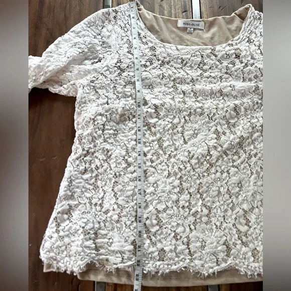 Rose + Olive Lace Bell Sleeve Top
Size: 1X - Picture 5 of 6